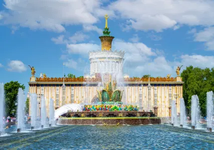 Экскурсия по ВДНХ + световое шоу в «Макете Москвы» ВДНХ