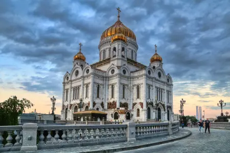 Храм Христа Спасителя: русский феникс у станции метро «Арбатская»