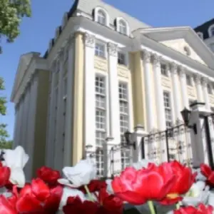 К празднику 8 Марта Центр оперного пения Галины Вишневской
