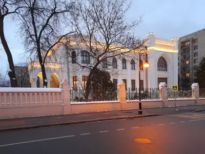 Любовь великих: авторская экскурсия по центру Москвы (18+) у метро «Маяковская»