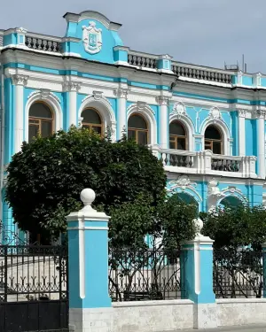 МЯСНИЦКАЯ С ПЕРЕУЛКАМИ у метро «Лубянка»~Возле входа в ТЦ Наутилус ул. Никольская, д.25