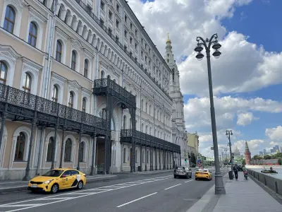 Остров Балчуг: мосты, цари и предприниматели (мини-группа) на ст.м. «Кропоткинская»