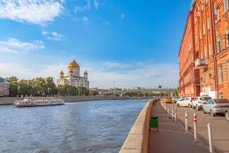 В окрестностях Кремля: Пречистенка и Волхонка (в мини-группе) у станции метро «Парк культуры»